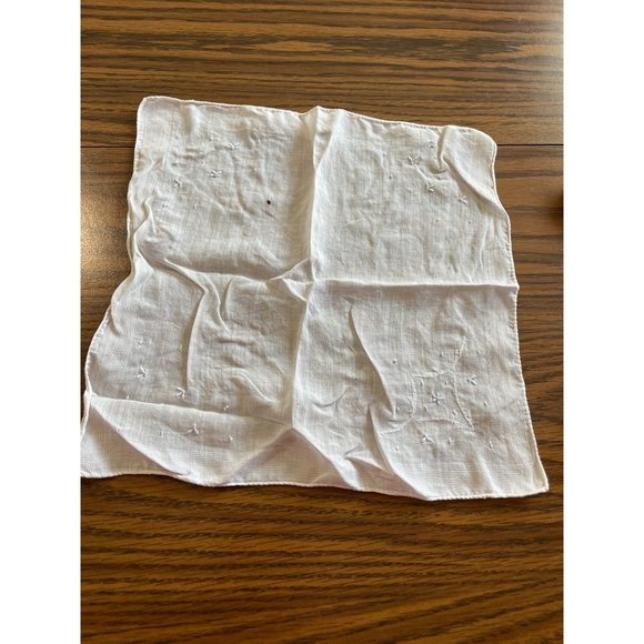 White embroidered handkerchiefs - Picture 11 of 16